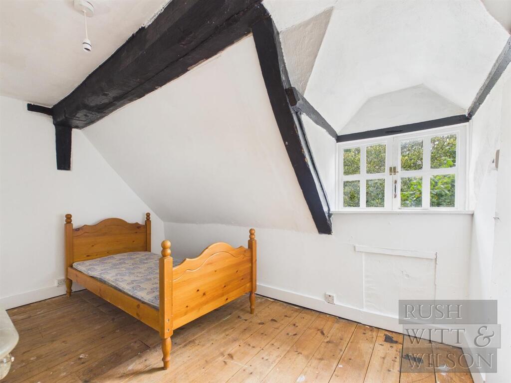 House in Tonbridge - More