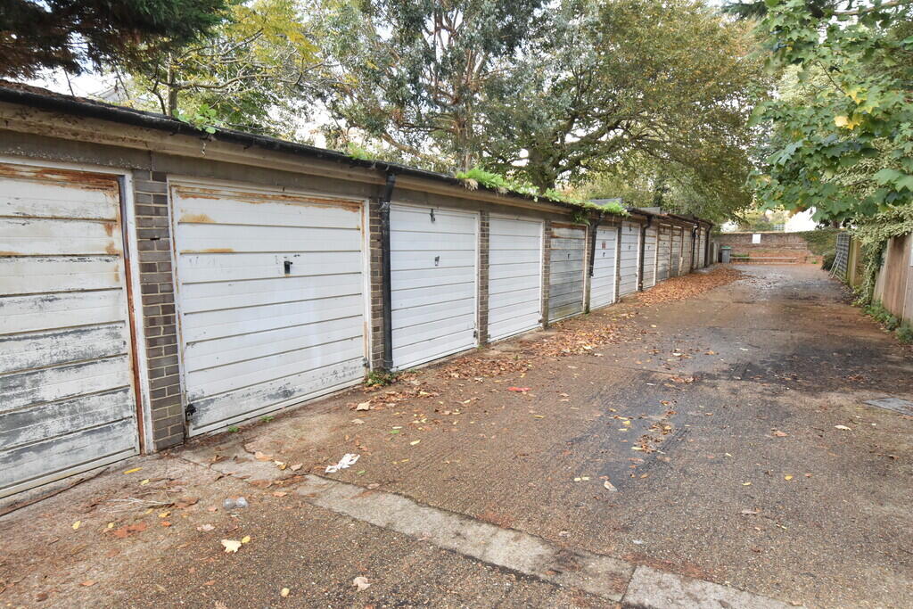 Studio parking on Eaton Gardens, Hove, £40,000
