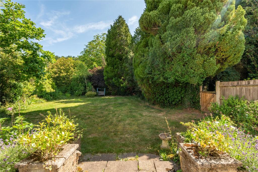 Apartment in Dorking, Pixham - More
