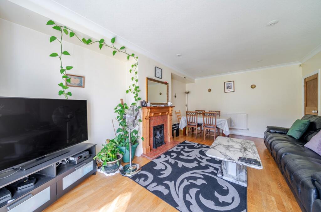 House in Nottingham, Wollaton Vale - More