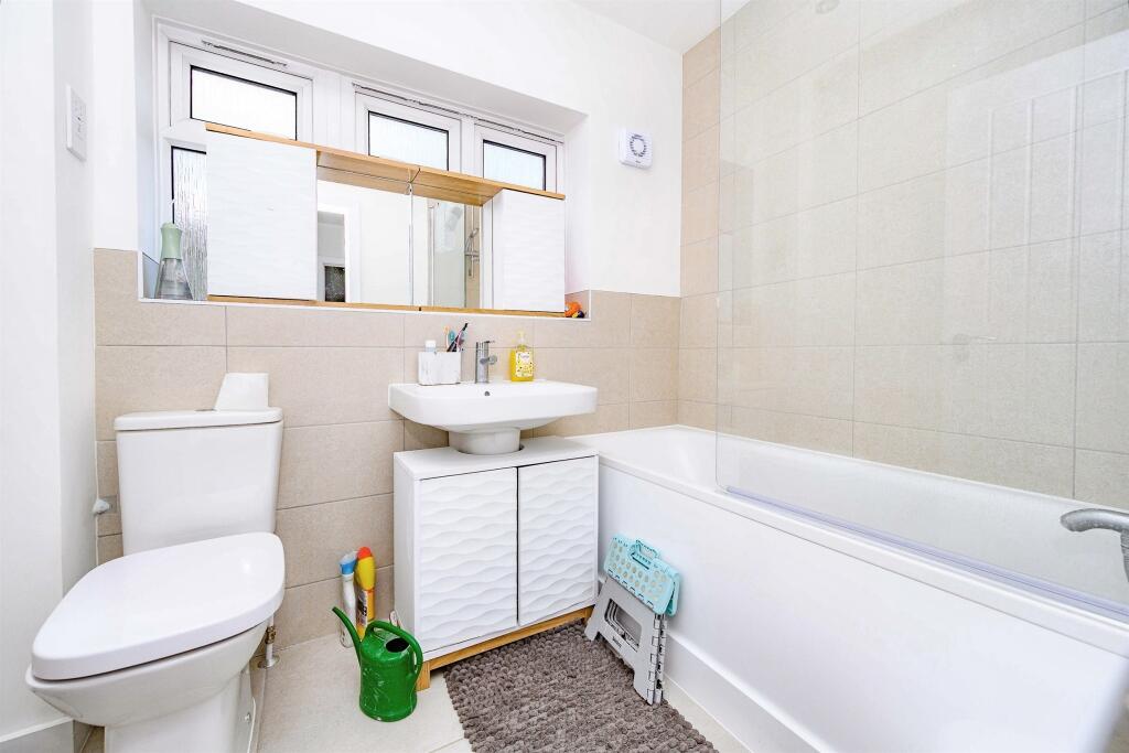 House in Three Rivers, Abbots Langley - View 5