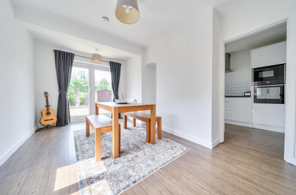 House in Bedford, Newnham - More