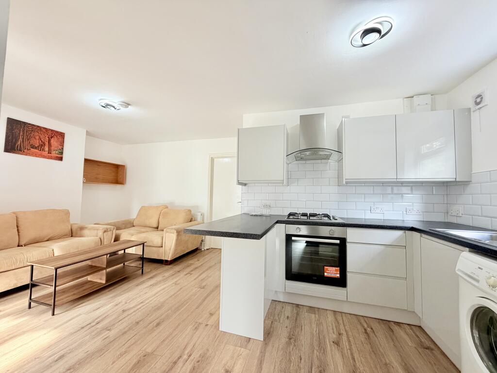 Apartment in Northampton, Wellingborough - View 2