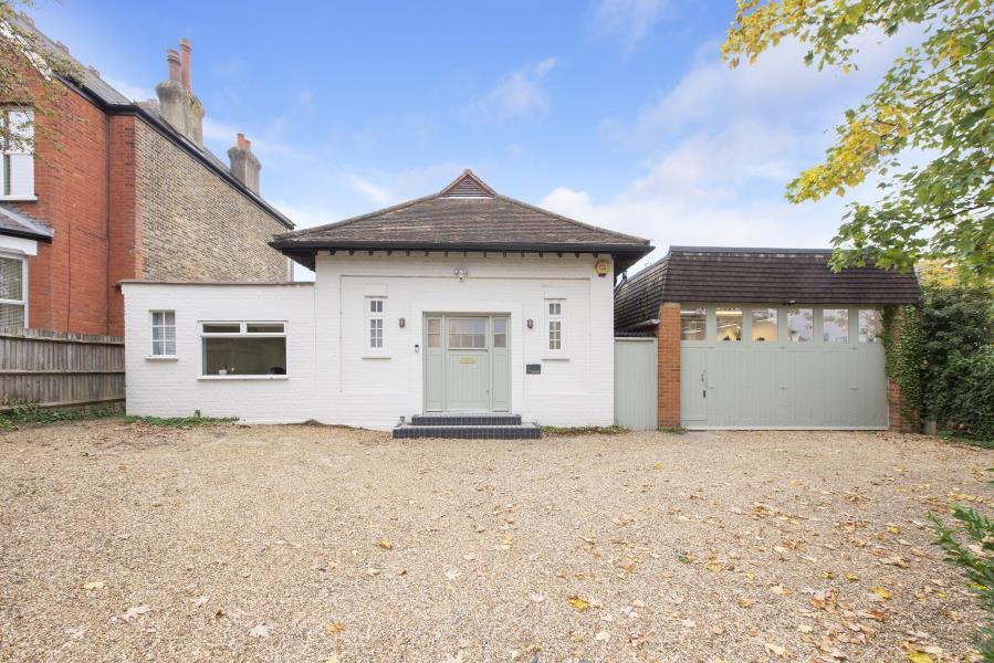 Main image of property: 7a Coppetts Road, Muswell Hill, N10