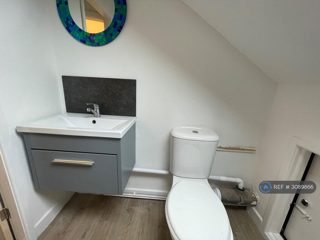 Apartment in Chester - View 5