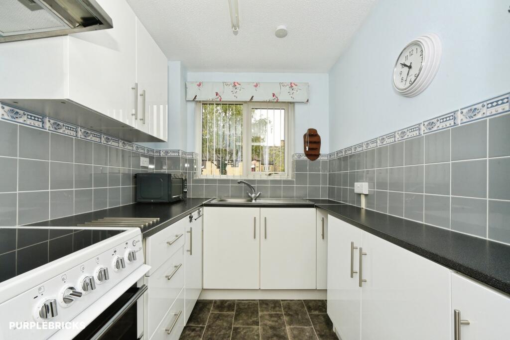 Apartment in Stratton St Margaret, Swindon - View 3