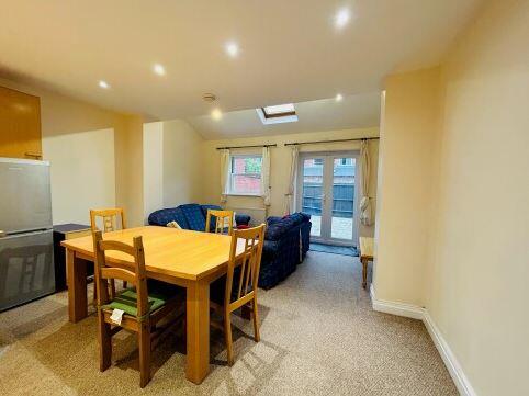 1 bedroom house share for rent