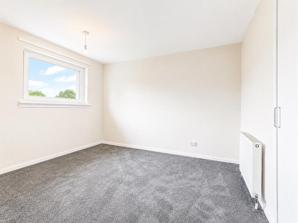 House in East Kilbride, Long Calderwood, Calderwood - More