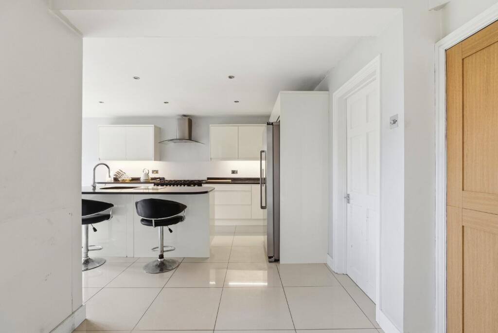 Additional image 10 of Spooners Drive, Park Street, St. Albans, Hertfordshire, AL2