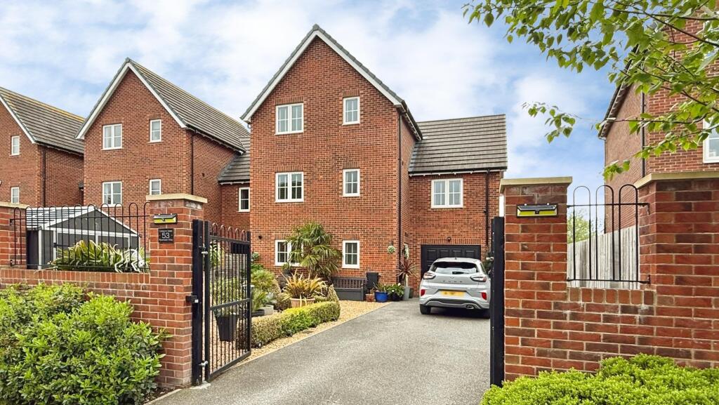 4-bed detached on Caldaire View, Riverside Way, Castleford, Wakefield, £415,000