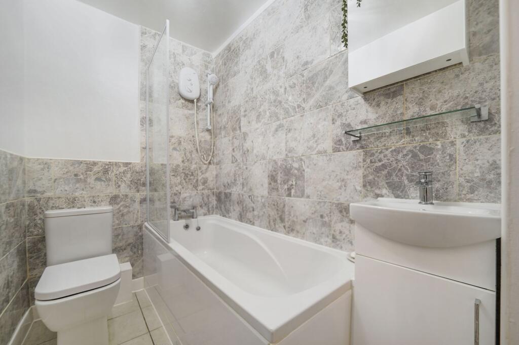 Apartment in Croydon - More