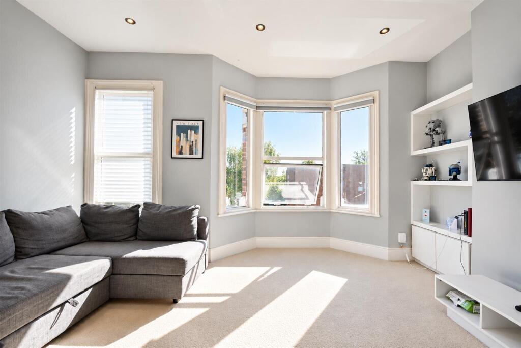 Apartment in Twickenham - More