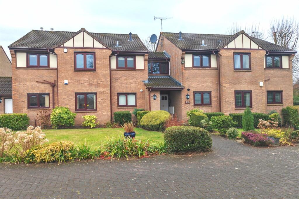 2-bed flat on Oakside Court, Dudlow Green Road, WA4, £210,000