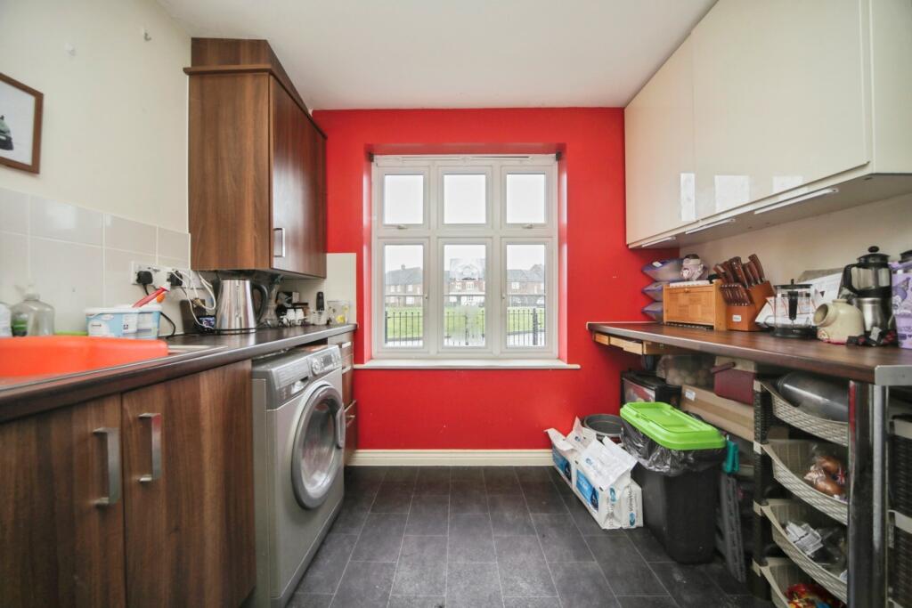 Lancaster Avenue, Carbrooke, Thetford, Norfolk, IP25 photo 2