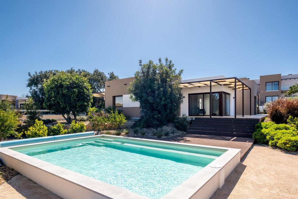 Main image of property: Algarve, Estômbar