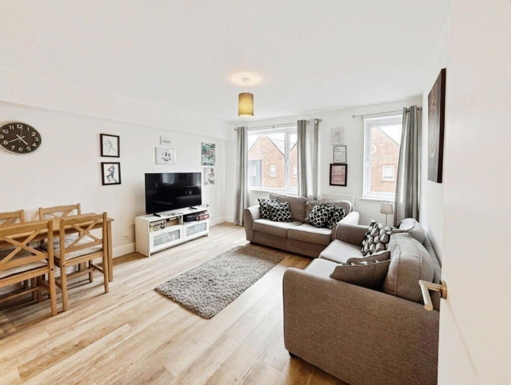 Caxton Close,Edenbridge,TN8 6FT photo 2
