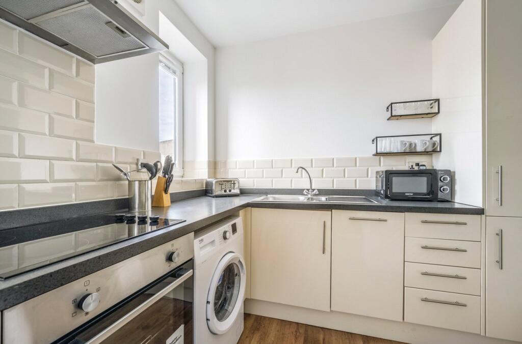 Apartment in Swindon - View 3