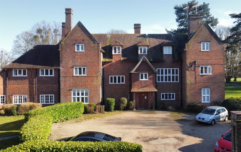 Main image of property: Hunt's Lane, Taplow, Maidenhead