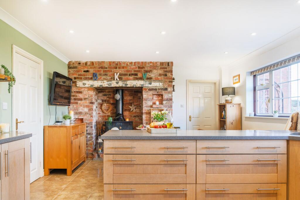 House in Bassetlaw, Sutton - View 3