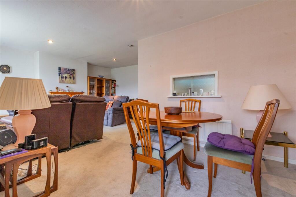 Lynnwood Drive, Passmonds, Rochdale, OL11 photo 4
