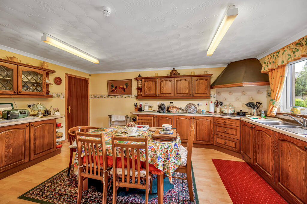 Tri Deug Sealbach, 18 Rowan Crescent, Dornoch, Highland, IV25 3QP - View 5