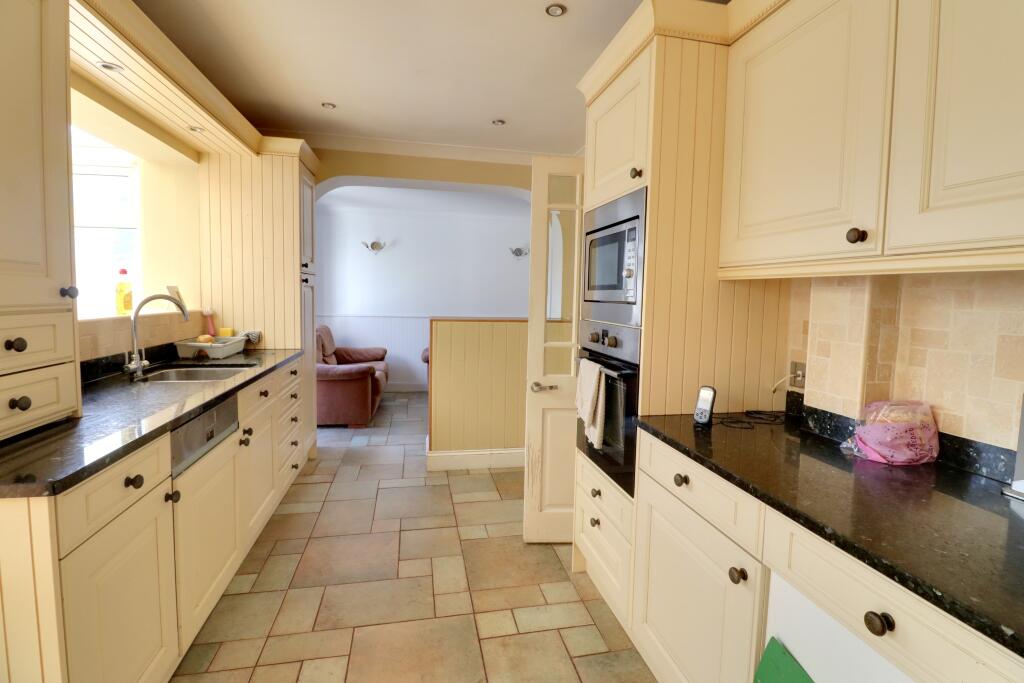 Bridefield Crescent, Waterlooville photo 4