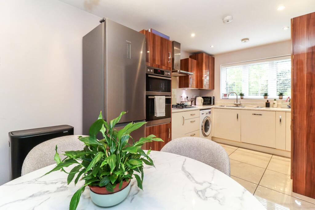 House in Three Rivers, Hunton Bridge, Abbots Langley - View 4