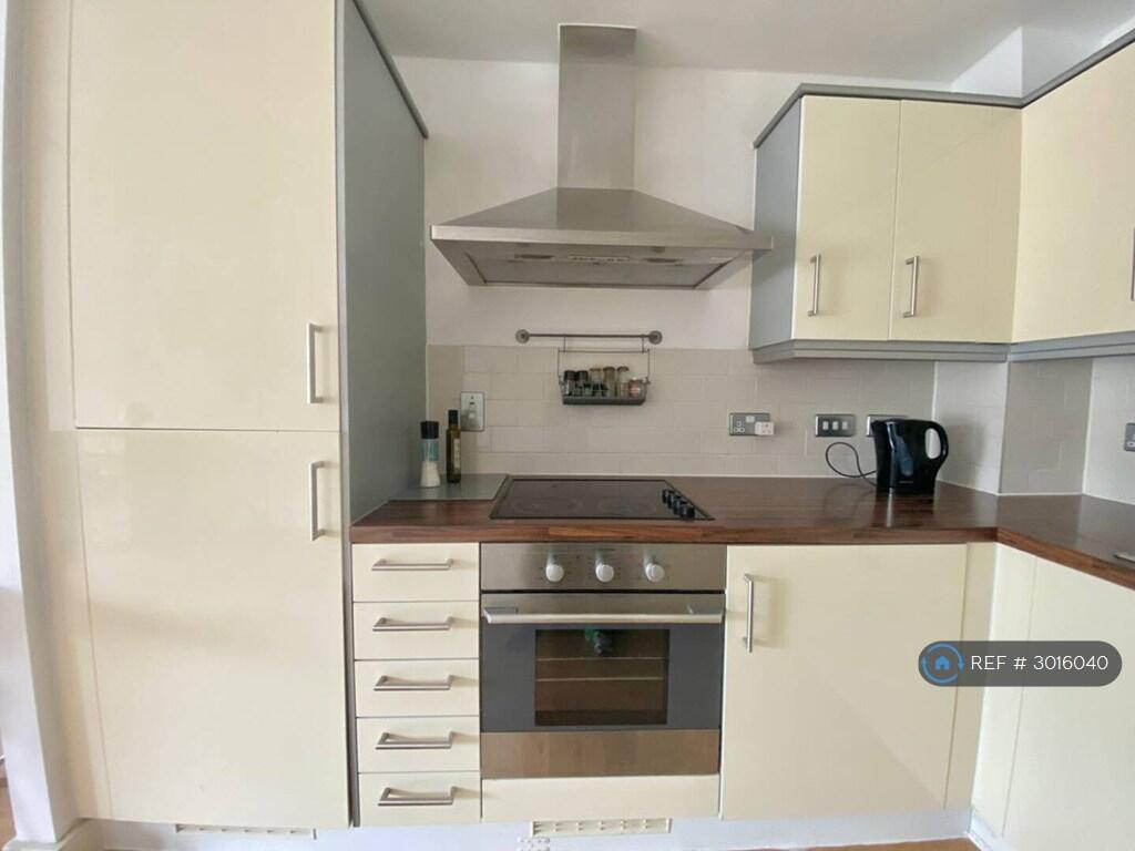 Apartment in London - More