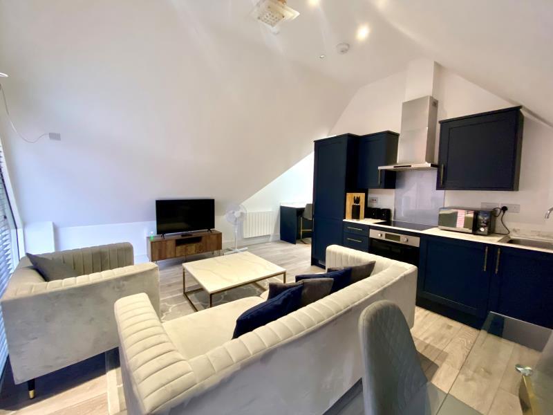 Apartment in Surrey Heath, Old Dean - View 3