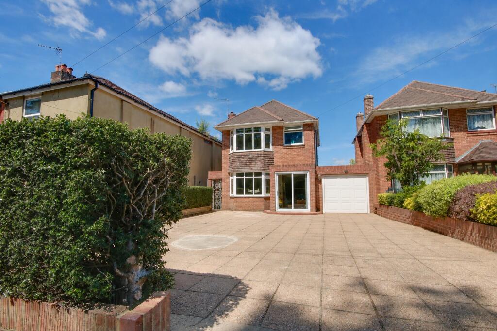 3-bed detached on Guide Price £400,000 - £425,000! Extended! No Forward Chain! Beautiful Presentation!, £400,000