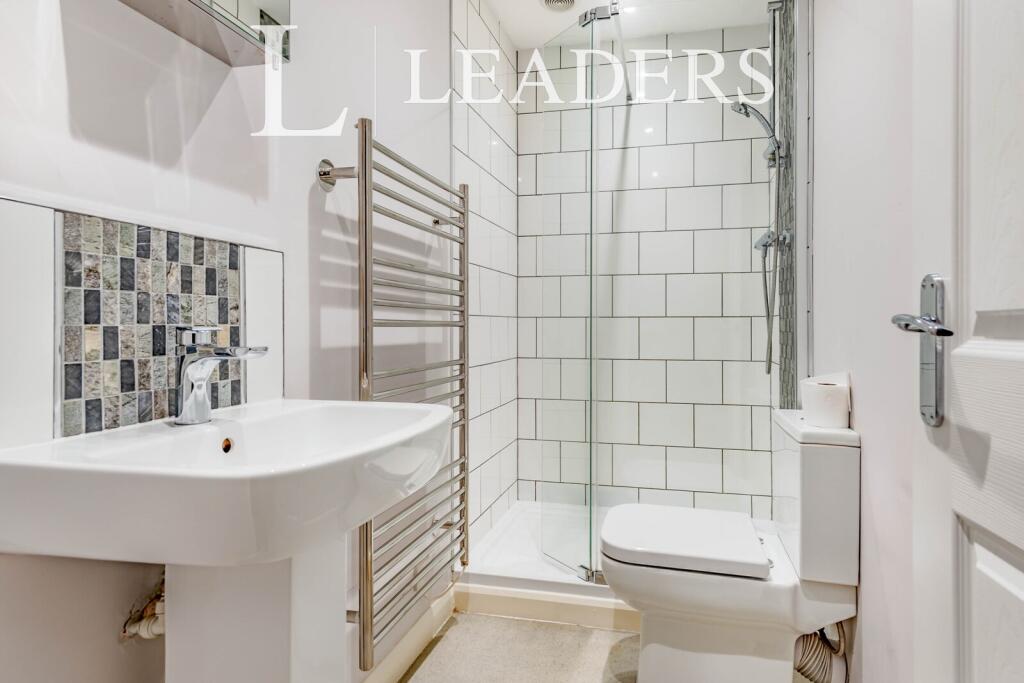 Apartment in Crawley, West Sussex - View 5