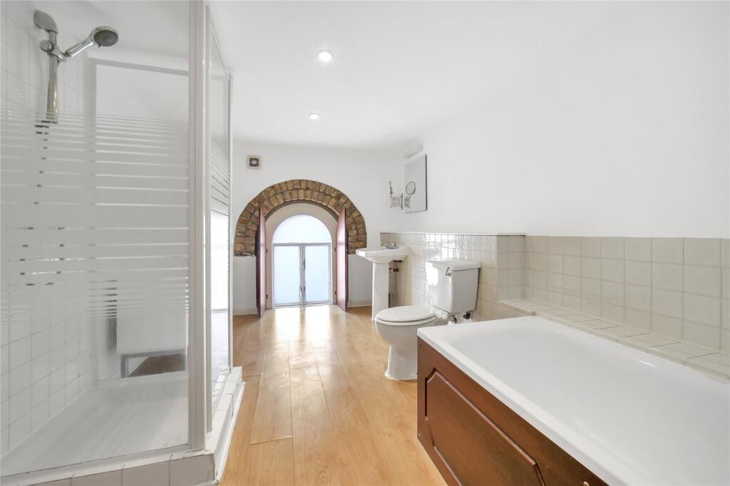 Apartment in London - More