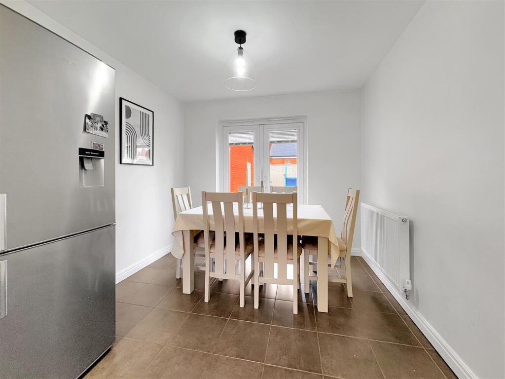 House in Blaby, Stoney Stanton - More