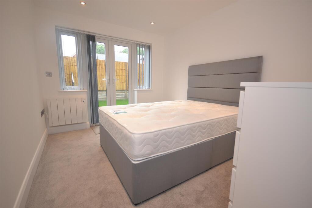 Apartment in Reading - View 4
