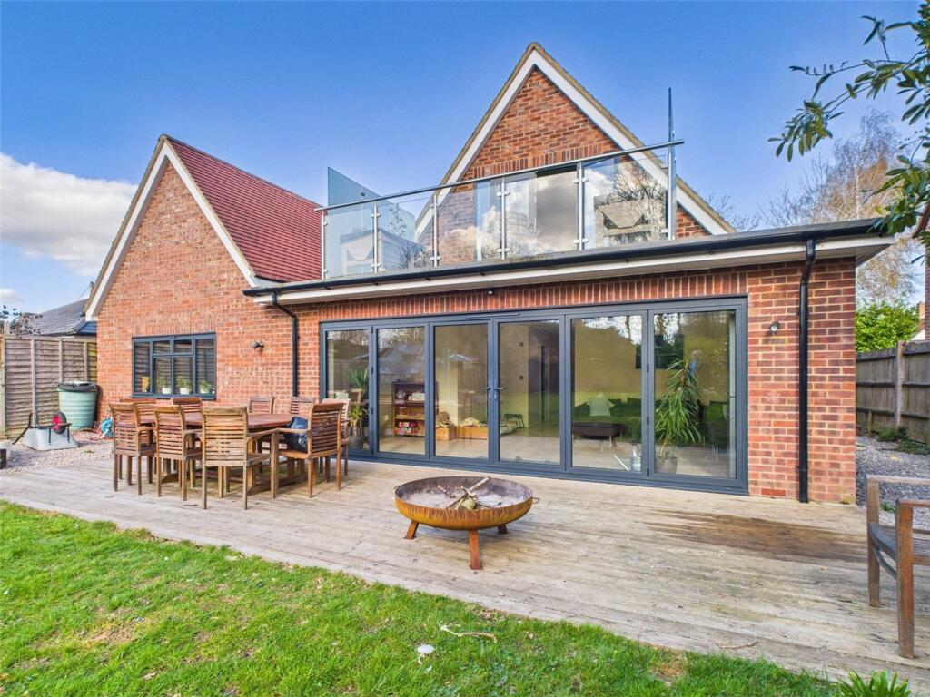 Coopers Lane, Bramley, RG26
