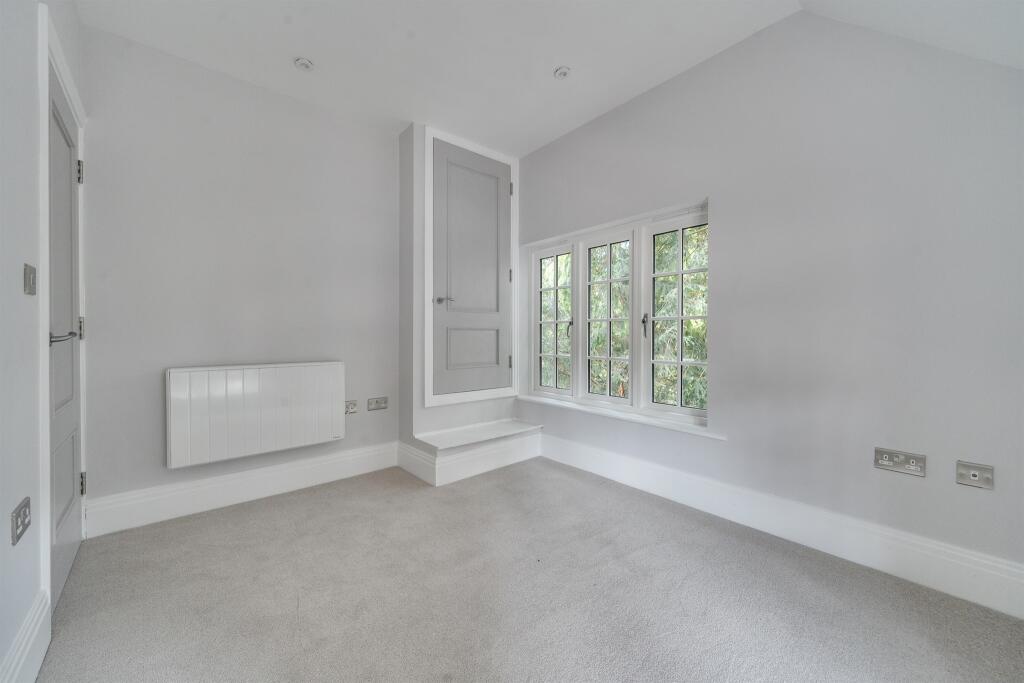 House in Dorney Reach, Taplow - More