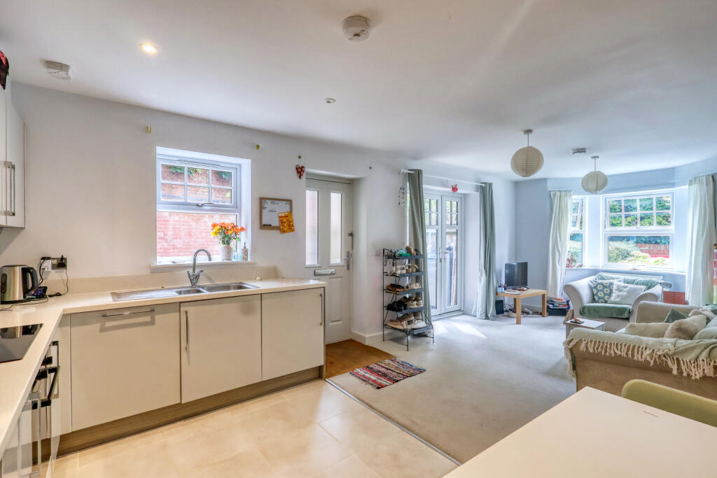Apartment in Hemel Hempstead, High Wycombe Community Board - View 2