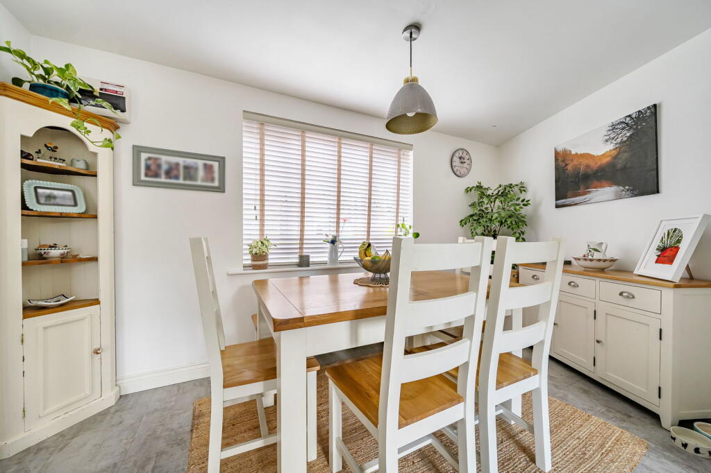 School Close, Basingstoke, RG22 5FY photo 4