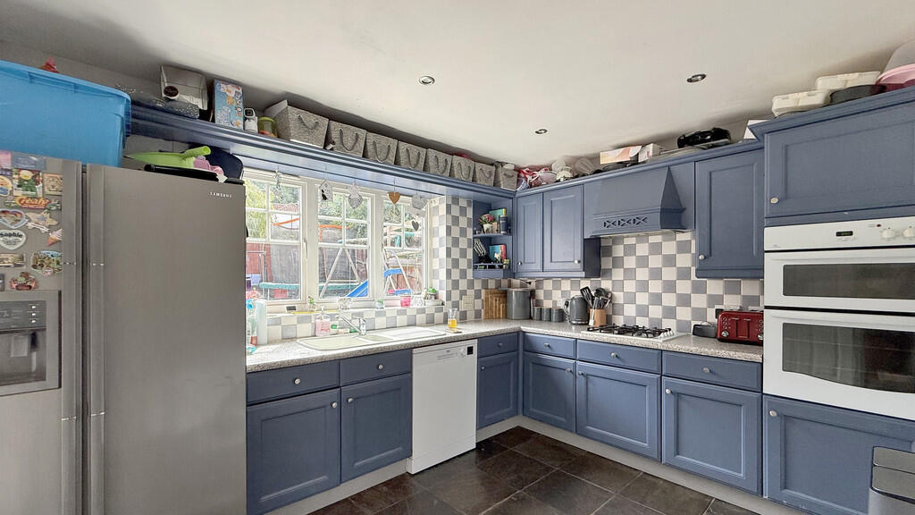 House in Westbury, Leighton Park, Leigh Park - View 4