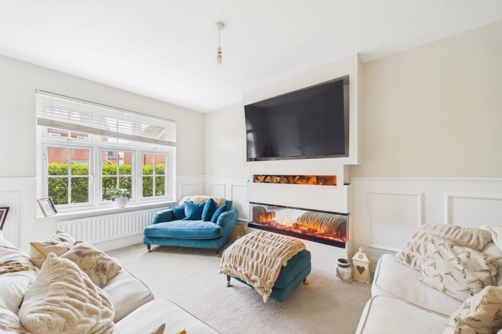 House in Newell Green, Warfield - View 2