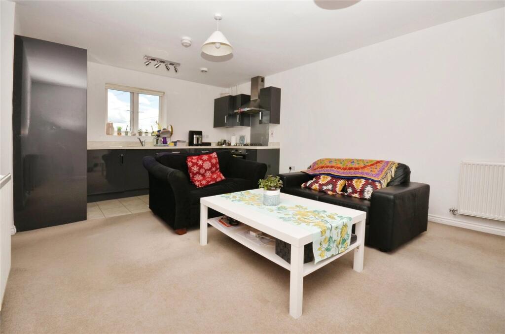 Nicholas Charles Crescent, Aylesbury photo 3