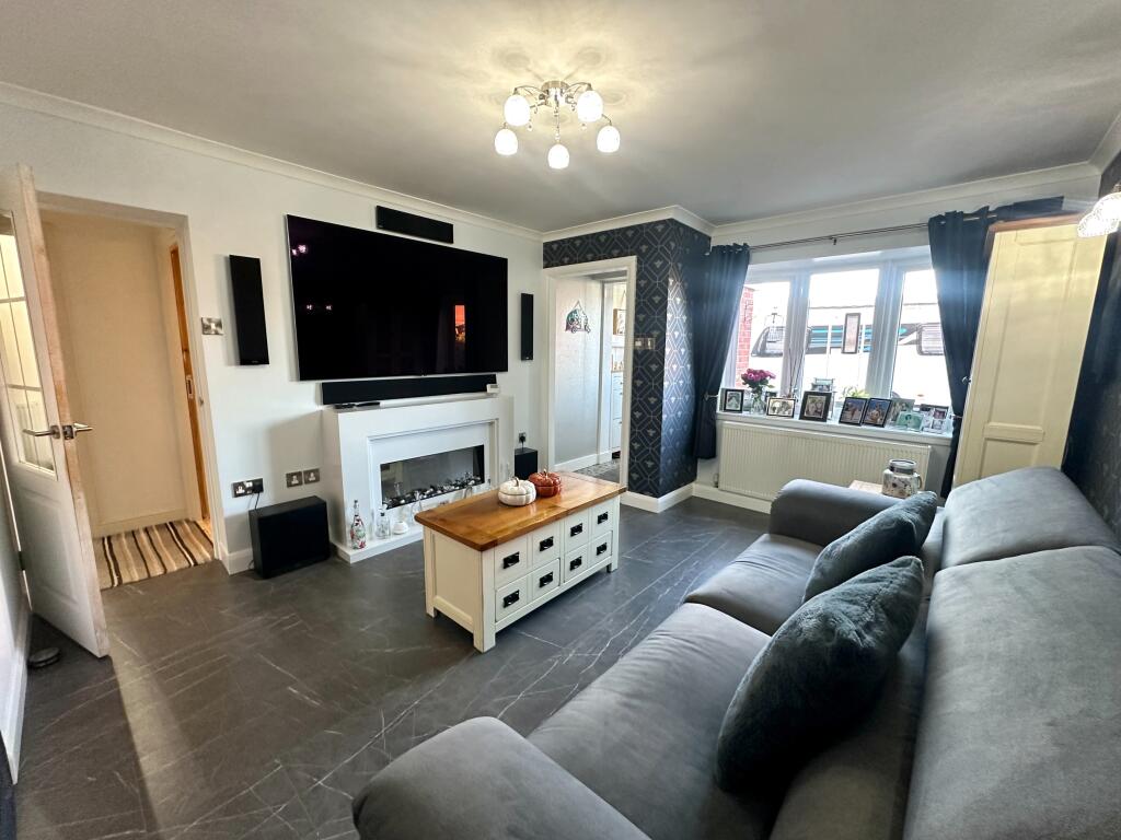 Exbury Close, Pendeford, Wolverhampton, WV9 photo 3