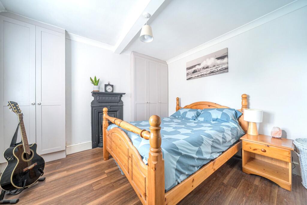 Apartment in Godalming, Crownpits - More