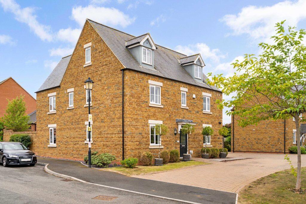 Main image of property: Wallin Road, Banbury, OX17 3FA
