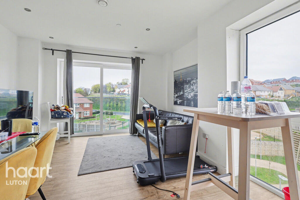 Apartment in Luton - View 3