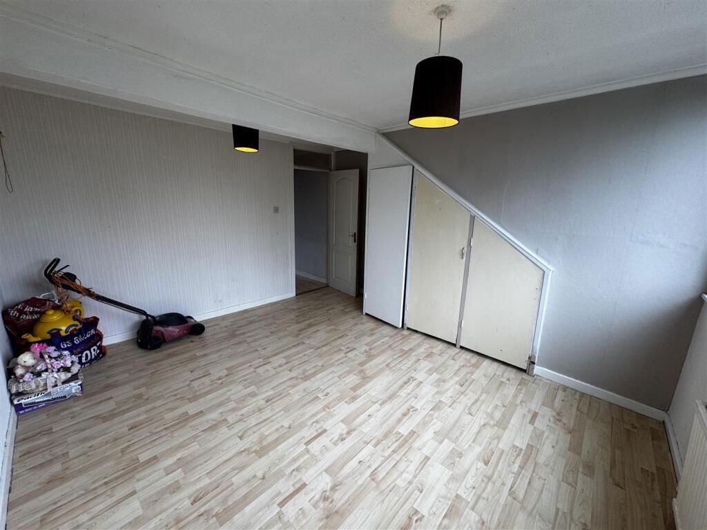 House in Luton - View 5