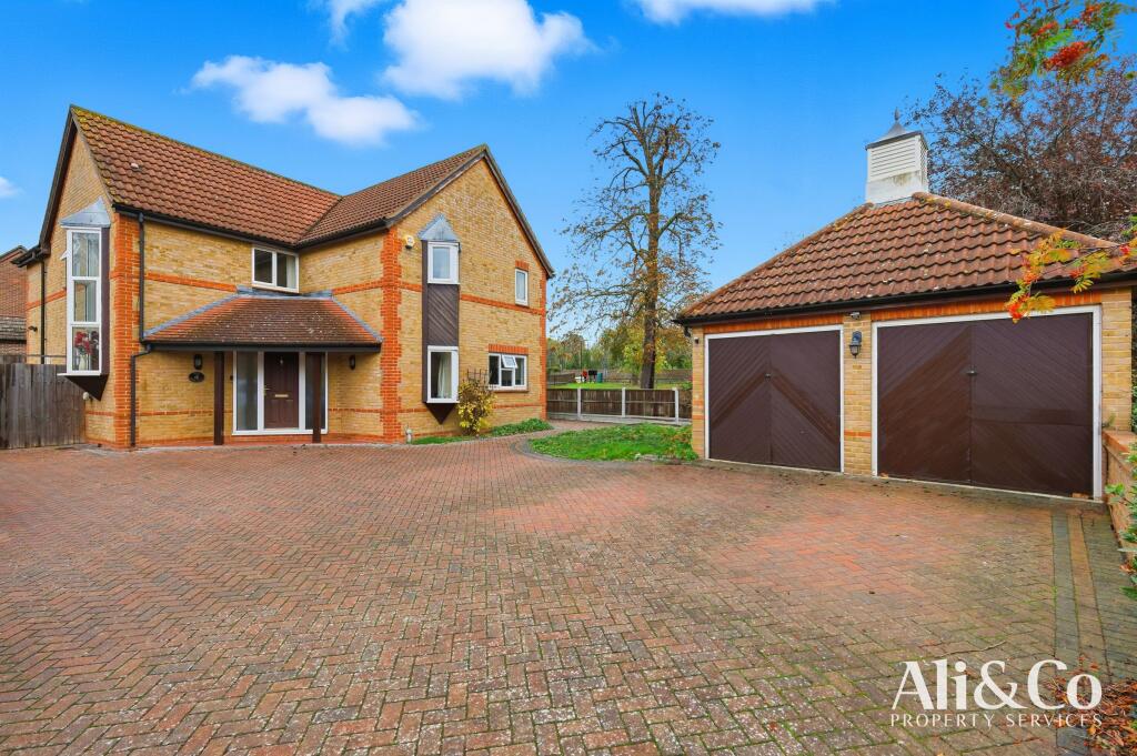 4-bed detached on Moss Bank, Grays, £675,000