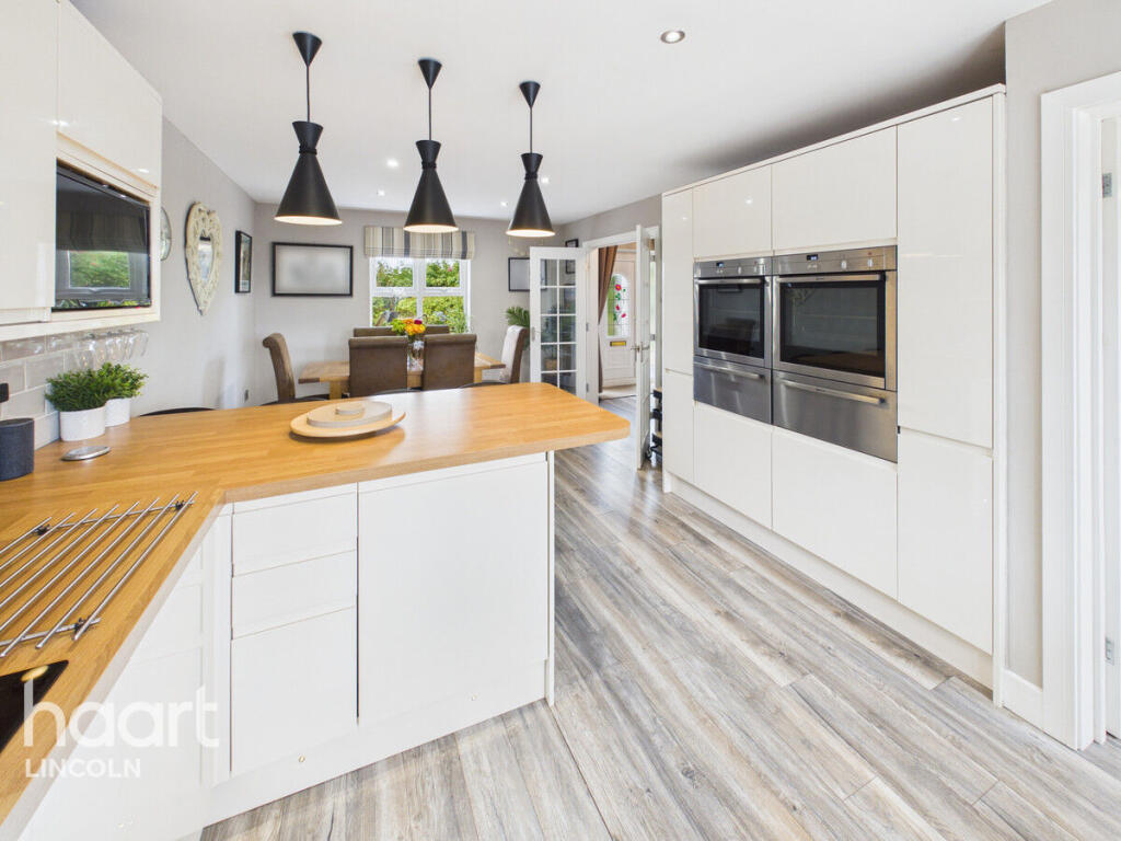 House in West Lindsey, Welton - View 4