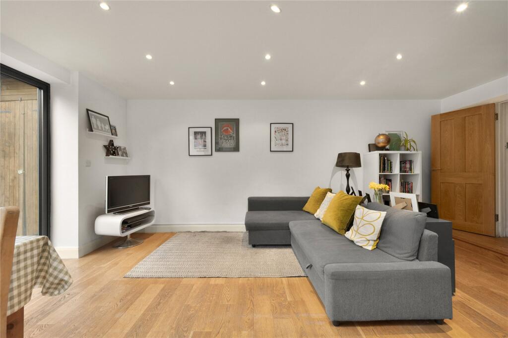 Main image of property: Umfreville Road, Harringay, London, N4