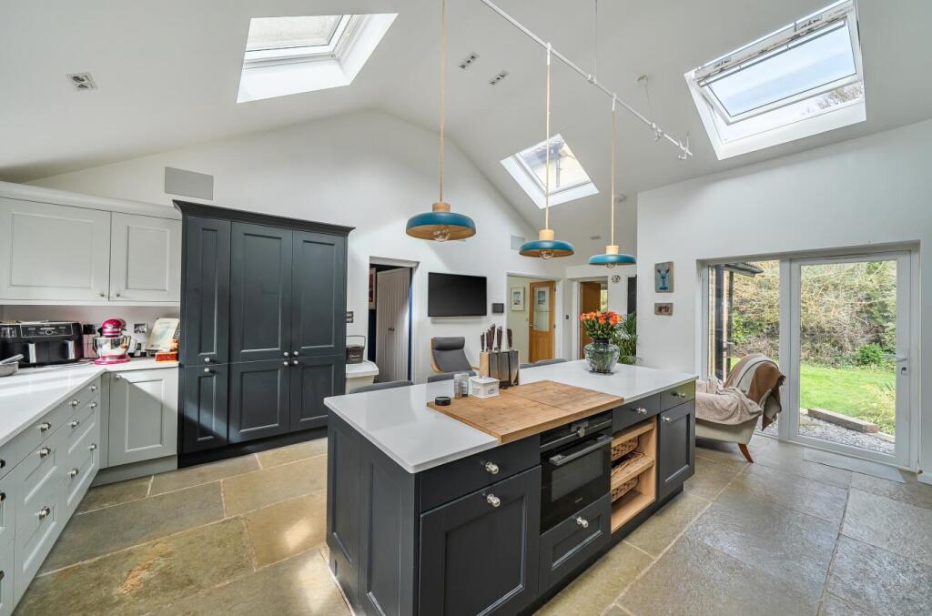 House in Norton-sub-Hamdon, Somerset - More